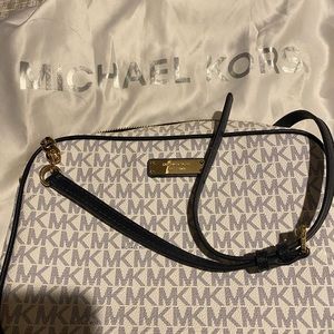 Michael kors shoulder bag new still in original packaging